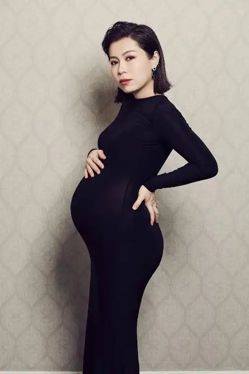 yoon吴家润孕妇写真大公开78挺着大肚子拍一连串超养眼孕妇写真!