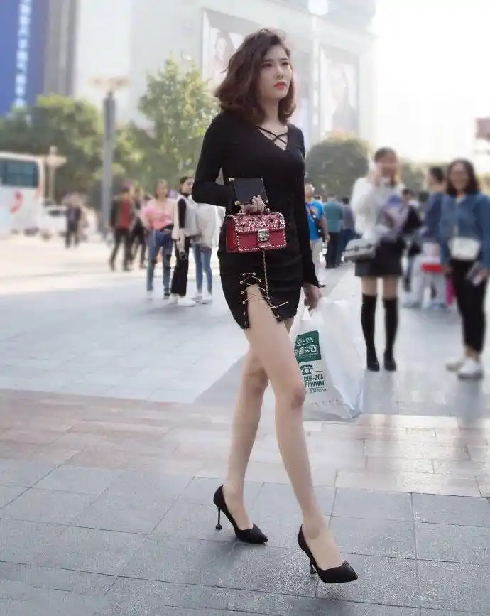 175身高的颜值美女,穿一双10公分的高跟鞋,8个字形容她的美!