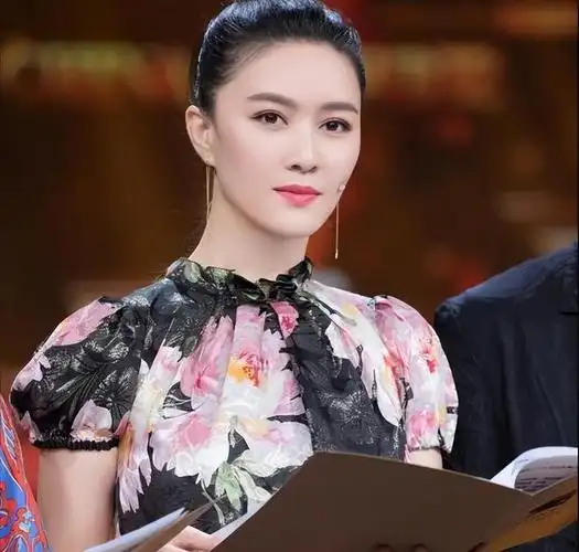 田海蓉:爱恋陆毅多年,与王志文相爱,丧夫之后继承其130亿遗产