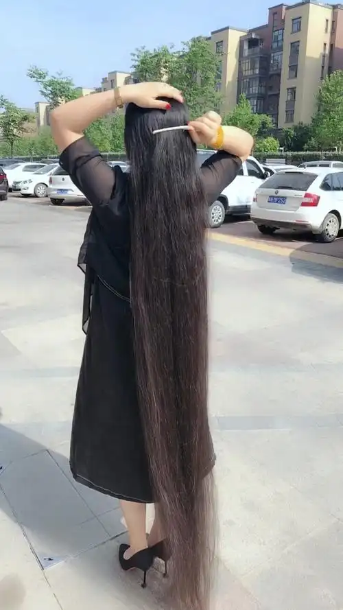 河南第一美长发留了15年发长一米八,商丘偶遇-度小视