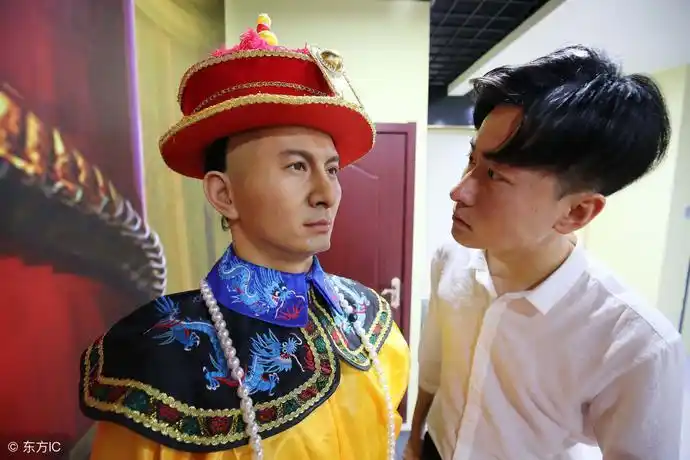 这是吴奇隆的古装蜡像,说实话,不是太像,呵呵.(图片来自东方ic)