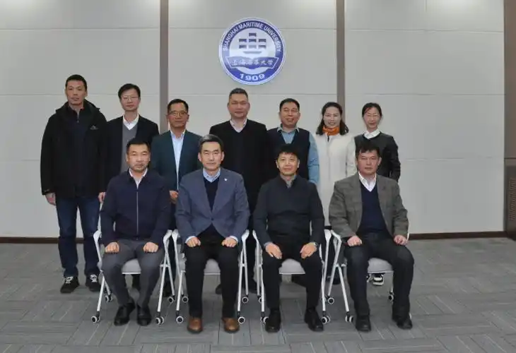 2月29日辽宁海事局副局长李大泽一行来校调研交流校