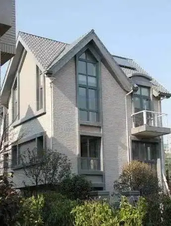 "真富婆"刘嘉玲:住4亿豪宅戴千万珠宝,大婚为何不请刘德华?