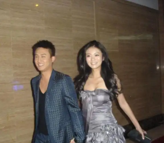 遭大s抢汪小菲,嫁百亿富豪的安以轩,丈夫被捕后豪门梦碎