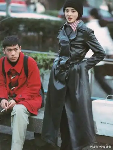 时尚就是一个轮回!看90年代街头潮人们的穿搭,也太时髦了吧