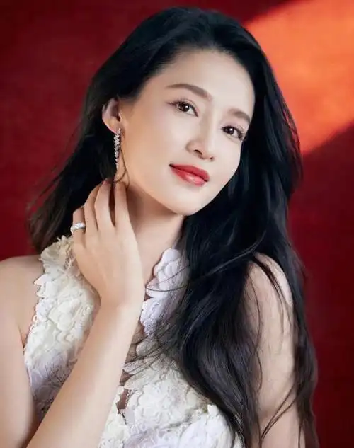 李沁饰演的沈近真,定义了新时代女性力量!