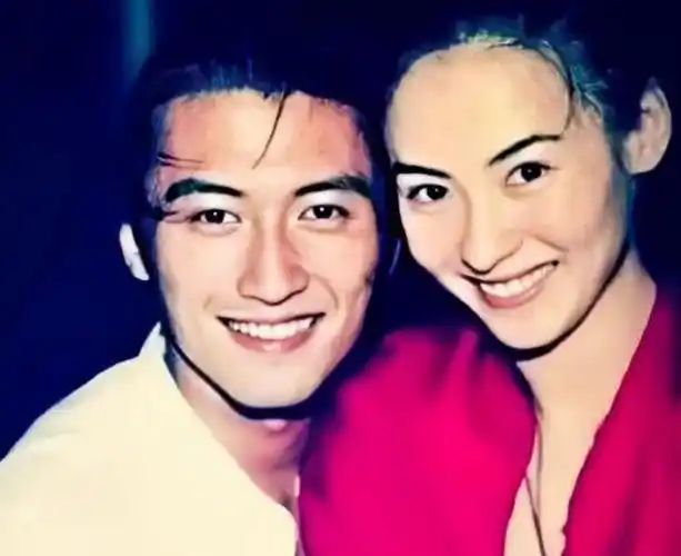 谢贤苏醒后催促谢霆锋张柏芝复婚决不容许王菲踏入谢家门