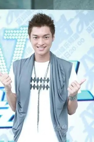 前不久,因"夜店事件"而遭遇事业低潮期的"可米小子"成员安钧璨转投