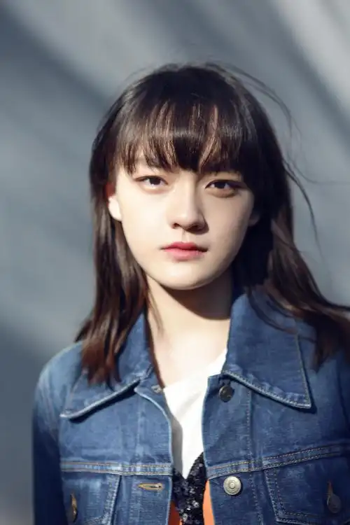 文淇牛仔衣清爽出镜!怼脸照眼神有戏