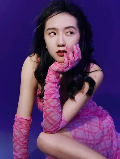 许龄月眉眼之间皆为星星