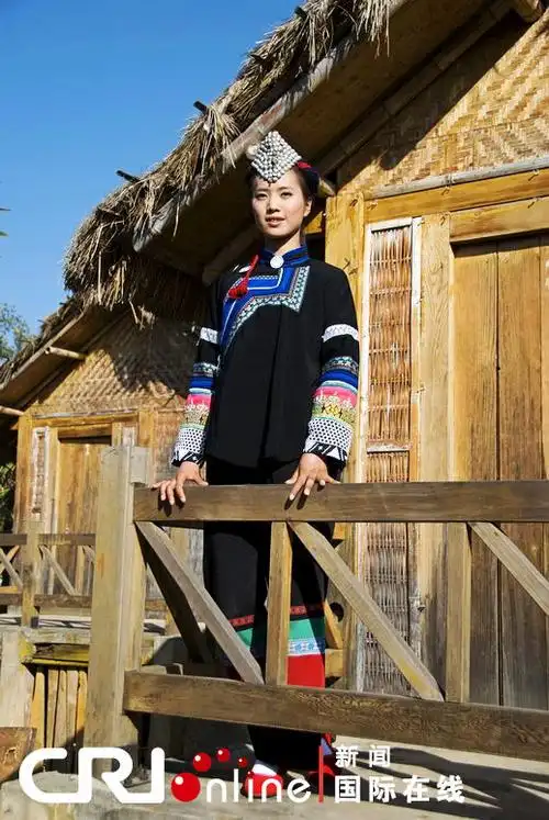 "少数民族服饰大观"系列:哈尼族服饰(高清组图)