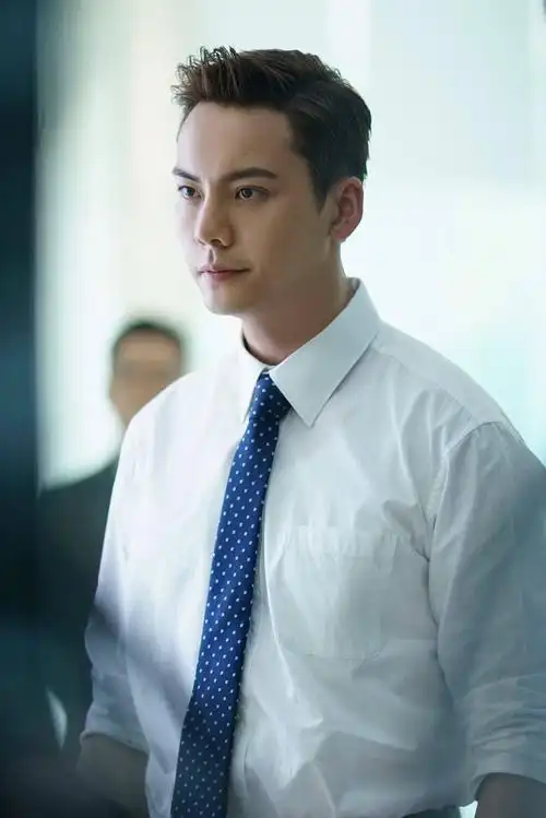 陈伟霆风暴舞正在热播高颜值探员陷疑局探寻真相