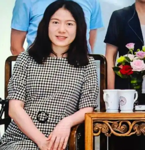 翁帆个人简历八字(翁帆:28岁结婚,为丈夫坚持早睡18年,把杨振宁照顾到