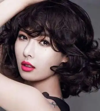 很多颜色长头发都不敢尝试的,一般短发都可以染一下,效果会出乎意料的