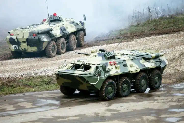 俄罗斯btr8082a装甲运兵车