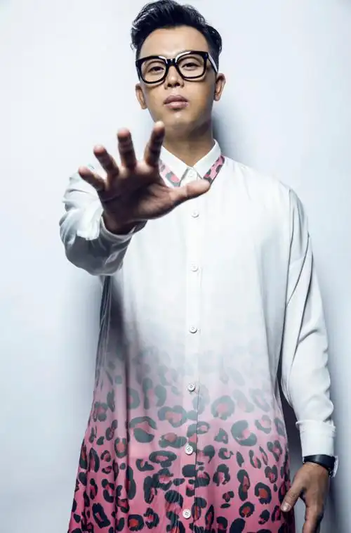 1981年12月4日出生于吉林延边朝鲜族自治州,中国内地流行乐男歌手,原