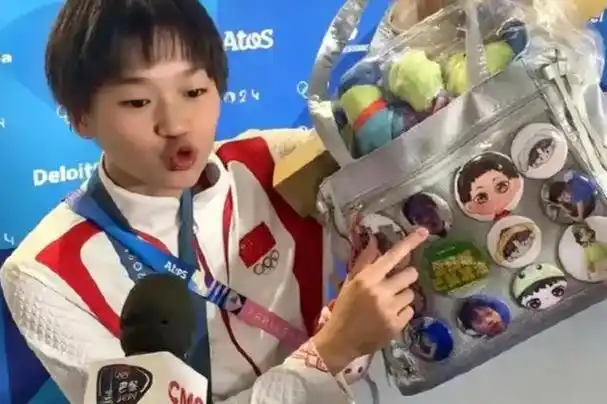 笑疯了!全红婵的家当!就算世界冠军陈若琳,也要背徒弟的娃娃!