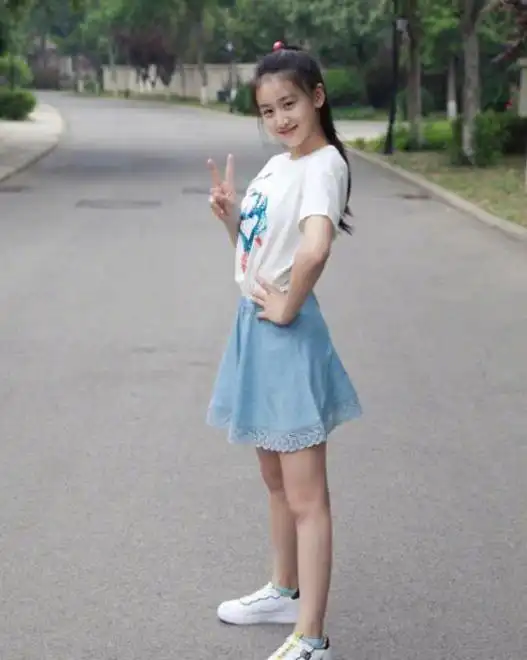 田亮女儿森碟近照,11岁身高接近一米七,网友:我酸了!
