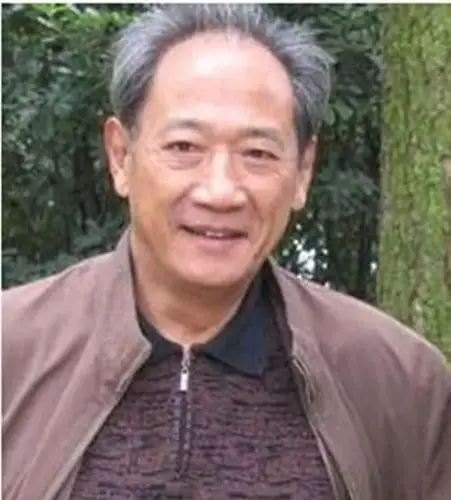 李志舆:上海戏剧学院教授,也是著名影视演员.