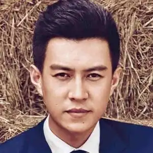 入职第一天跟我交接后马上离职的旧员工晚上跟我聊天