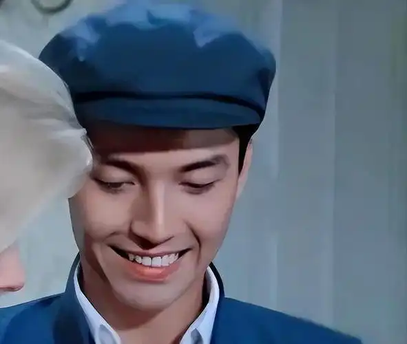 亚洲第一美男尊龙林青霞为看他一夜不睡73岁无妻无子与狗相伴