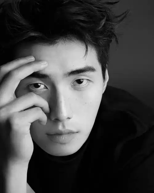 男生必备的黑白肖像写真