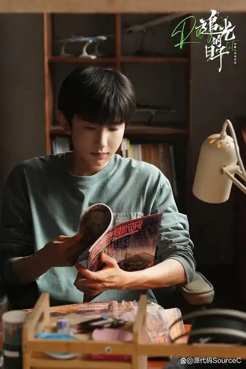 王源:青春是本色,亦是底色