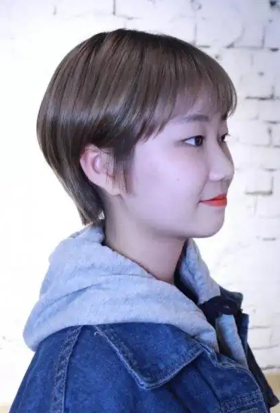 女中学生剪的短发发型2022年有刘海短头发打造