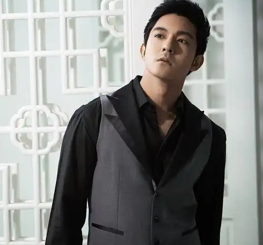 立威廉(新加坡男演员))_石塘网