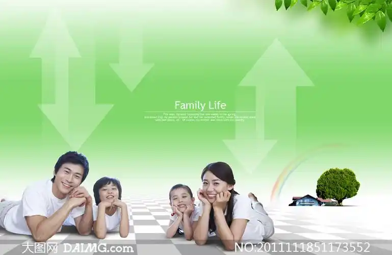 手托着下巴趴在地上的一家人psd分层素材