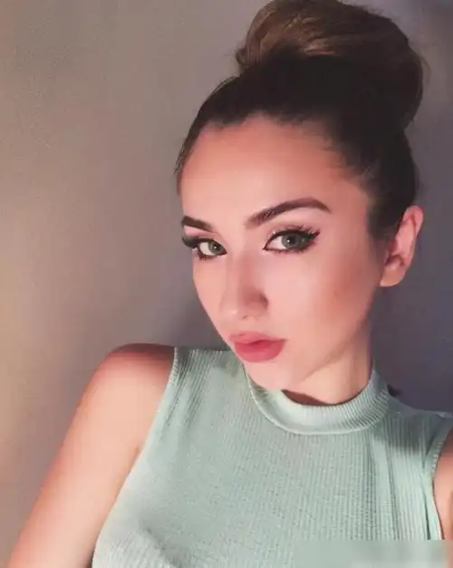 可兰白克前女友堪称西域美女典范2人分手后女方已结婚生子