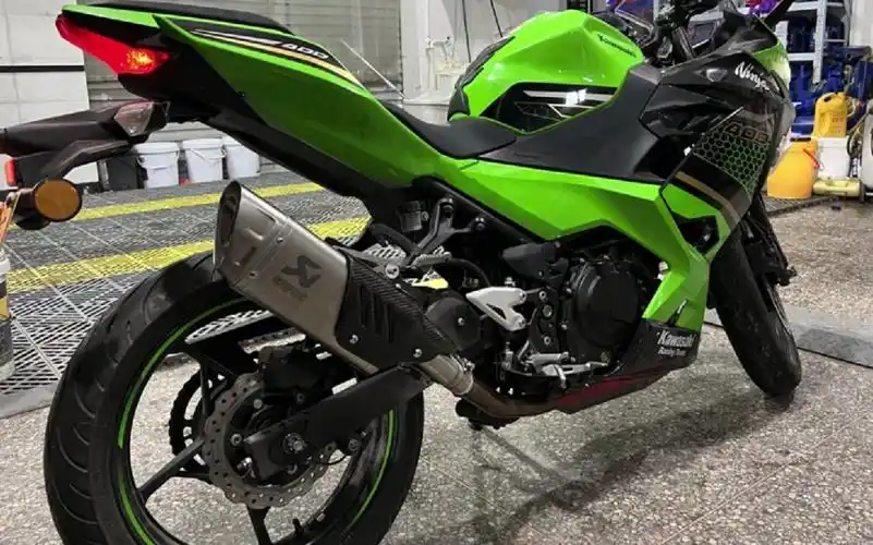 川崎ninja400升级改装天蝎尾段排气