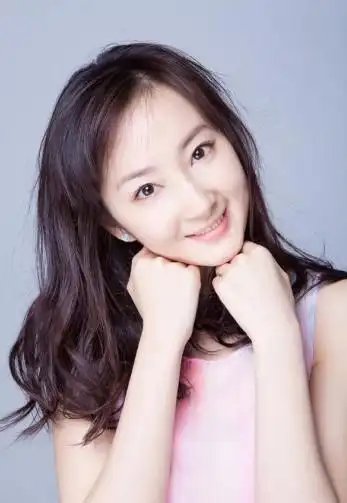 程媛媛"小清新"妆容显可爱俏皮