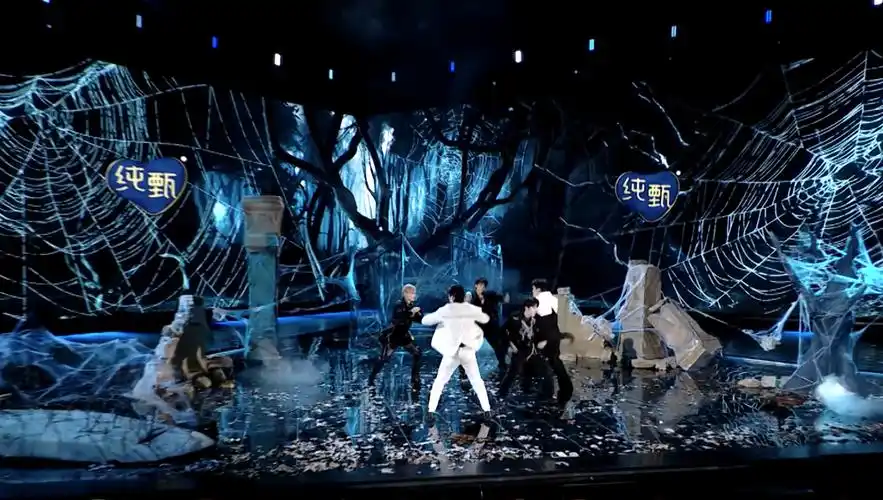 《创造营2021》第二次公演吾想创意视觉展现高级感