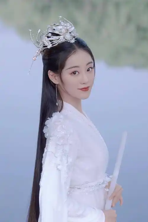 祝绪丹玉笛古韵大片,白衣翩翩纯净温柔,是魔幻小仙女没错了