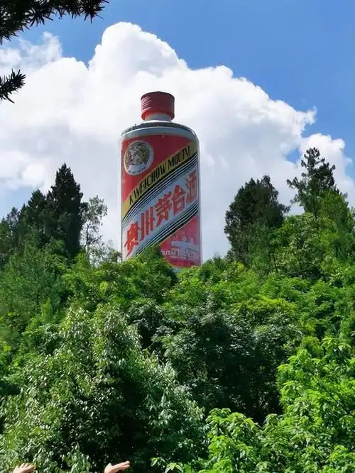 茅台,黔北自古名镇.大禹时濮人,已善酿酒.