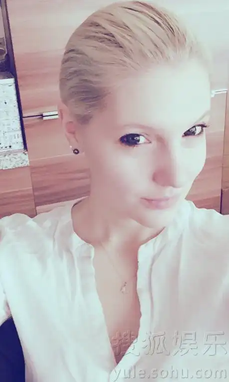 撒贝宁领证结婚 外籍新娘李白私照曝光(图)