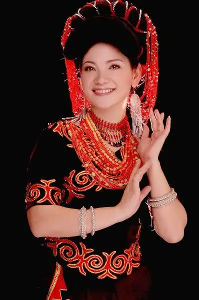 歌者如此美丽 ——记青年歌唱家吉木喜儿