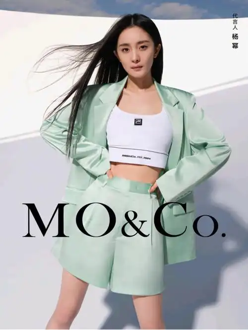 品牌代言人杨幂率先上身演绎"轻松无负担"的初夏运动穿搭.