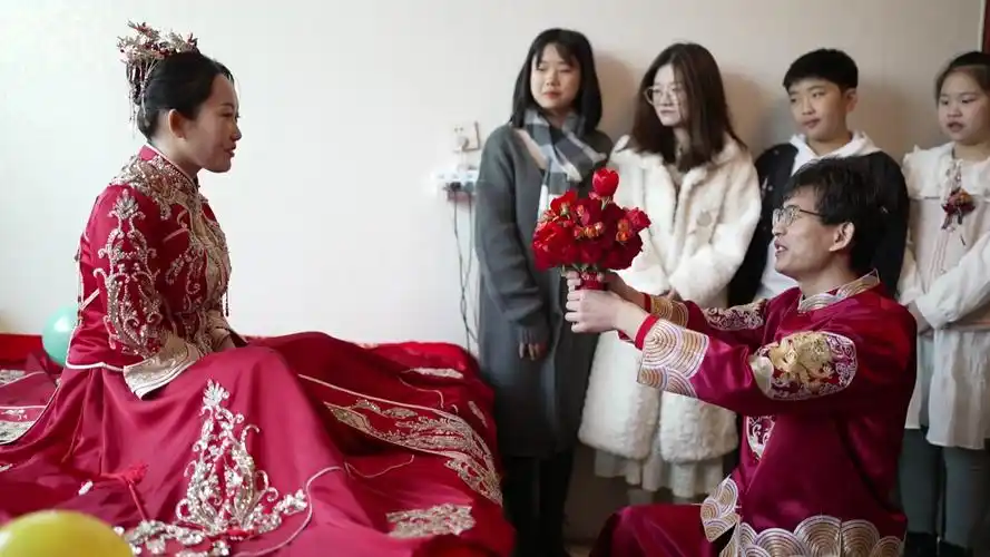 新郎接亲求婚现场,紧张的语无伦次