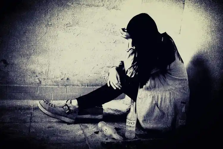 我想要一张非主流的黑白背景图,比较颓废的,谁能给我发一张啊