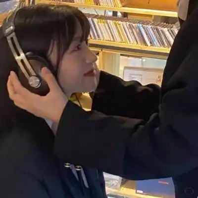 热情像风清新情侣头像真人一人一半像风一样一样的爱情