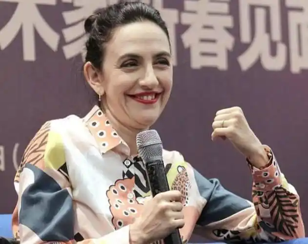 刘烨40岁老婆安娜近照曝光,全是皱纹虽然很真实,但是不忍接受