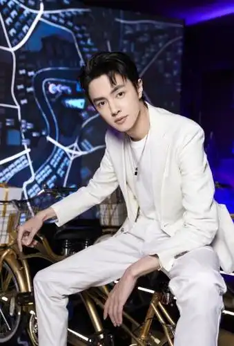 官鸿时尚芭莎写真图片14