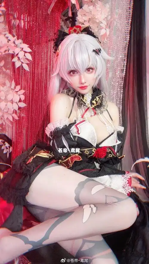 cosplay超话#崩坏3#    上次的比较糊  补一个清晰的大月下自拍