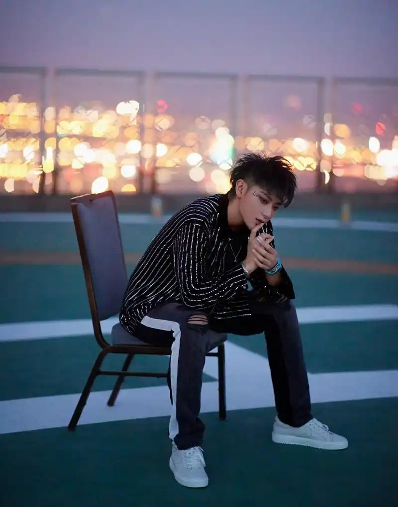 黄子韬冰激凌惊喜首唱甜蜜舞台尽情碰撞夏日浪漫