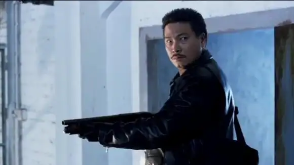 逃学威龙2:达叔化身魔鬼终结者,怎料杀敌很帅,下秒又闹乌龙-影视综