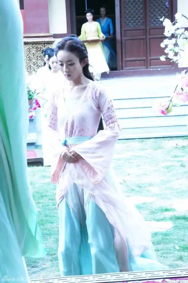 《楚乔》赵丽颖丫鬟装仙气飘飘 自称像月饼