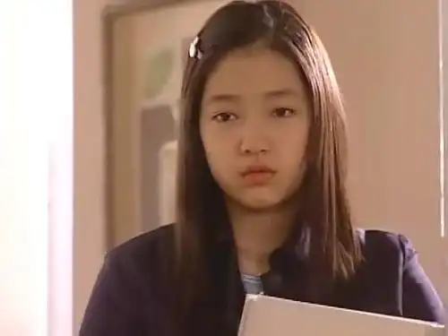 原来继承者们的女主朴信惠是演《天国的阶梯》里面小女孩的啊