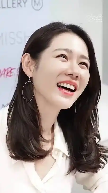 爱笑的眼睛 # 孙艺珍